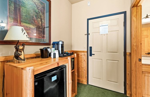 Two Harbors Apartment | Amazing Lake Views | 2BR w/King Suite | Pools