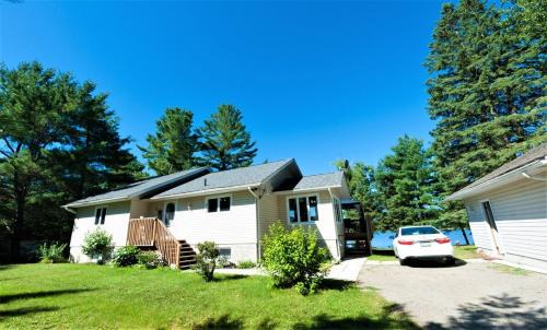 Haliburton Apartment | Amazing Lakefront cottage on Paradise Lake