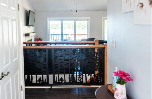 Haliburton Apartment | Amazing Lakefront cottage on Paradise Lake