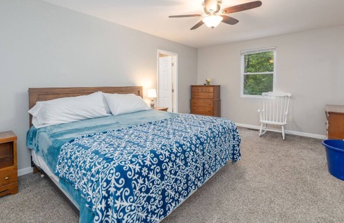 Bracey House | Amazing Lakefront Home: Deck, Firepit, Wi-Fi, Pool Table, Foosball, Fishing