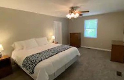 Bracey House | Amazing Lakefront Home: Deck, Firepit, Wi-Fi, Pool Table, Foosball, Fishing
