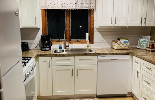 Merriweather House | Amazing Lakefront Rental with Sandy Beach