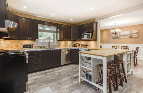 Tiny Cottage | Amazing Lakeview Retreat with Hot Tub, Sauna and Private Loft!