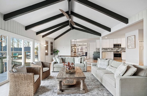 Gainesville House | AMAZING LAKEVIEWS! Beautifully decorated 4 bdm waterfront home with 2-story dock