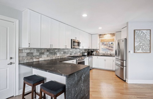 Gainesville House | AMAZING LAKEVIEWS! Beautifully decorated 4 bdm waterfront home with 2-story dock