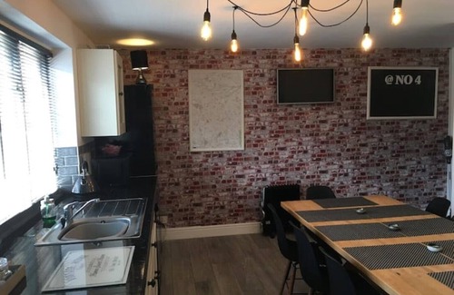 Castle Cary Apartment | “Amazing large apartment” @ NO4 HIGH STREET