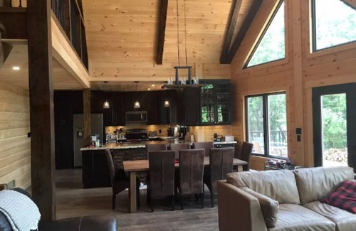 Dorset House | Amazing, large, cozy, modern log cottage in Muskoka! Families or Couples!