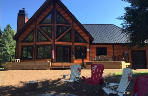 Dorset House | Amazing, large, cozy, modern log cottage in Muskoka! Families or Couples!