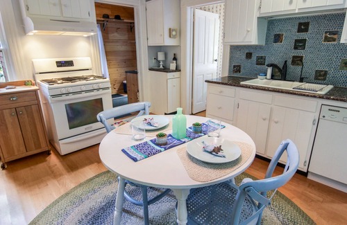 Leland House | AMAZING Leland location 3BR/2+Baths Access 4 LK MI/3 LK Leelanau BEACHES/sunsets