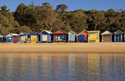 Mornington House | AMAZING location! 1 min stroll to Beach & Sea Views!