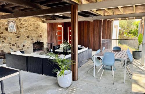 Mornington House | AMAZING location! 1 min stroll to Beach & Sea Views!