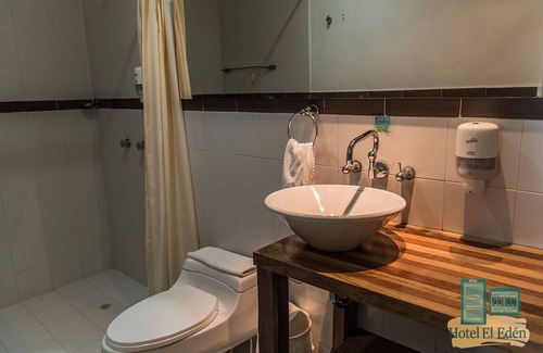 Montenegro Hotel | Amazing location/2 min from Coffe National Park/Outdoor Pool/Free WiFi & Parkgn