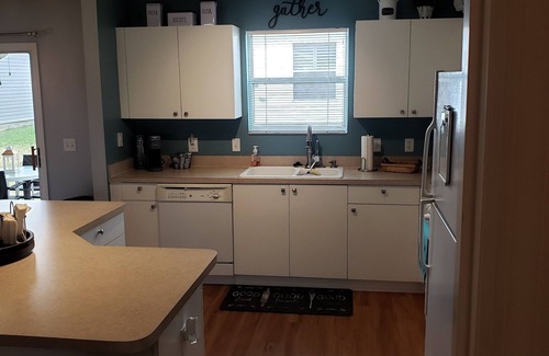 Lynnhaven House | AMAZING LOCATION! 3 bdrm , WiFi, Cable, Gas Golf Cart