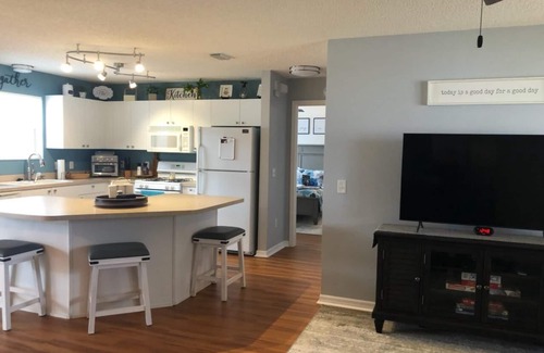 Lynnhaven House | AMAZING LOCATION! 3 bdrm , WiFi, Cable, Gas Golf Cart