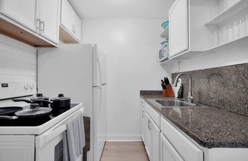 Downtown Historic District House | Amazing Location! Balcony Bikes Free Parking Dntwn