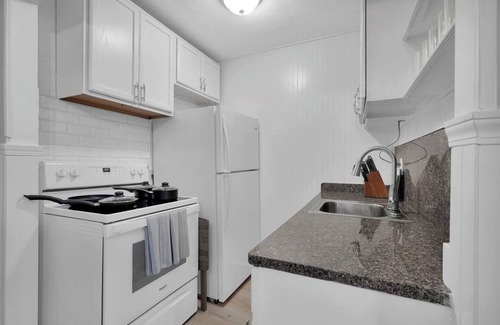 Downtown Historic District House | Amazing Location! Balcony Bikes Free Parking Dntwn