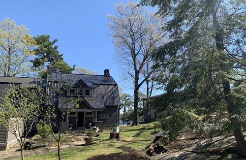 Elizabethtown-Kitley House | Amazing location on the St Lawrence River