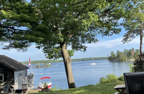 Elizabethtown-Kitley House | Amazing location on the St Lawrence River