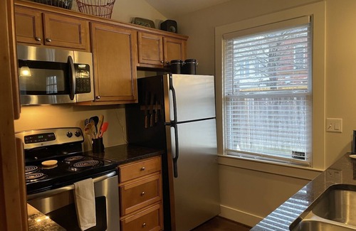 Historic Edgefield Apartment | Amazing location, home office in trendy East Nashville