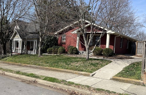 Historic Edgefield Apartment | Amazing location, home office in trendy East Nashville