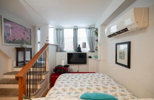 North End Apartment | Amazing Location studio parking