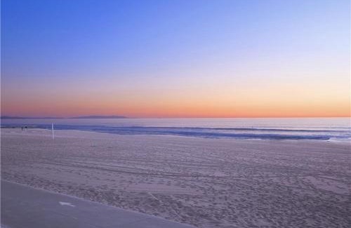 El Porto House | Amazing location, Unique Oceanfront Beach House!