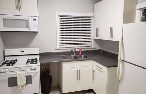 Beverly Grove Apartment | Amazing location, full amenities!