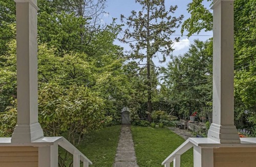 Riley Park House | Amazing Location Vancouver 3br Home - Queen E Park