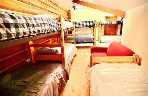 Holcomb Resort | Amazing Lodge and cabins for a Retreat on 43 acres. Make it your private escape.