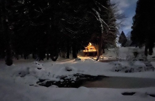 Mount Vernon Cabin | Amazing Lodge Retreat amongst a hundred acres of woods!