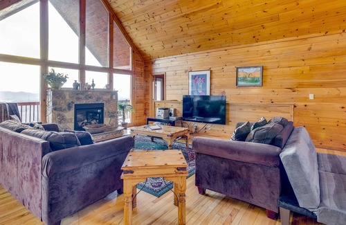 Sevierville Cabin | Amazing log cabin with private hot tub and sweeping mountain views