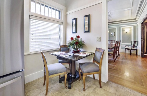 Gooding House | Amazing, luxurious, historic home in downtown Gooding, close to EVERYTHING!