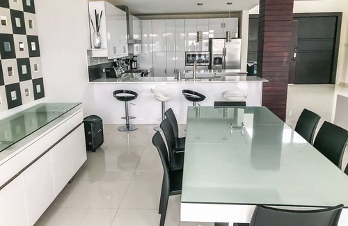 Olon House | Amazing, Luxurious & Smart Beach Front vacation Home in Olón-Ecuador