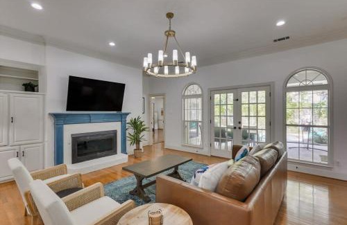 Richardson House | Amazing Luxury 5 Bedrooms Home with Private Pool