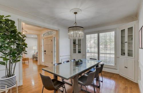 Richardson House | Amazing Luxury 5 Bedrooms Home with Private Pool