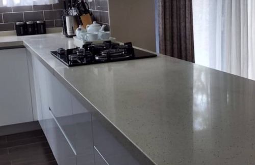 Greendale Apartment | Amazing Luxury, 6 Sleeper Apt inside Sitari Estate
