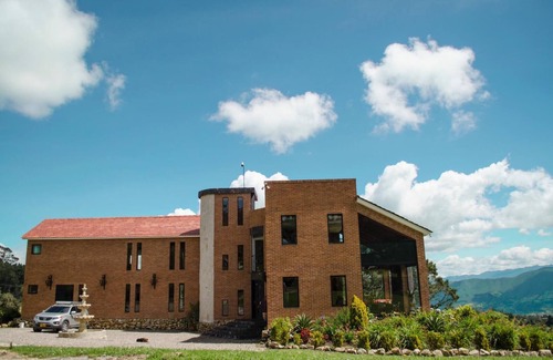 Sopo Cabin | Amazing Luxury Country House, Nearby Bogotá-Yerbabuena, Sauna, jacuzzi, pool table, etc.