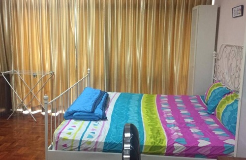 Sembawang House | AMAZING MASTER BEDROOM SUITE FOR THE SOPHISTICATED