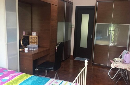 Sembawang House | AMAZING MASTER BEDROOM SUITE FOR THE SOPHISTICATED
