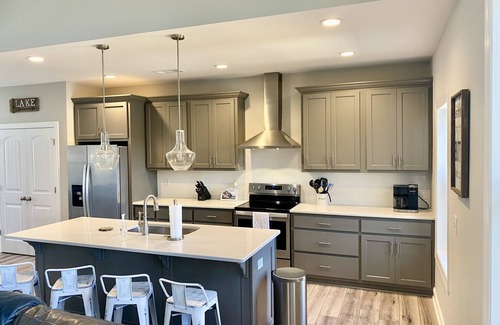 Six Mile House | Amazing Mid Lake Keowee Location and Cove.