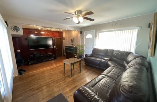 Glenview House | Amazing Mid-Term Rental Entire Home In Glenview