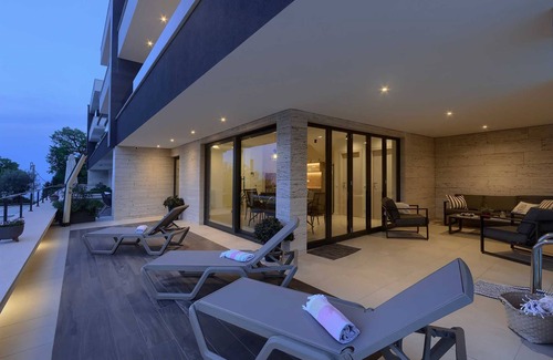 Icici Villa | Amazing modern 3-BR villa with heated pool just above Icici Marina