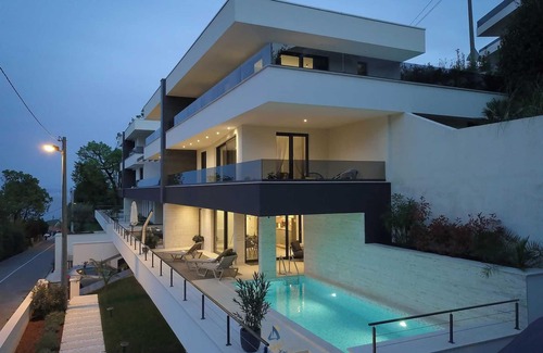 Icici Villa | Amazing modern 5-star villa with heated pool and jacuzzi just above Icici Marina