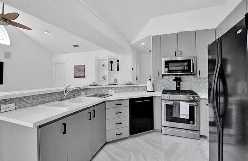 Far North Dallas House | Amazing Modern N Dallas Retreat, Superb location, Pet friendly, Salt water pool
