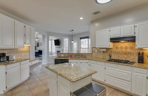 Rowlett House | Amazing Modern Spacious Home with Pool