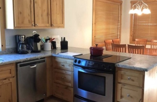 Crescent House | Amazing Mountain Retreat within 10 miles of Ski Resort, Lakes, and Streams