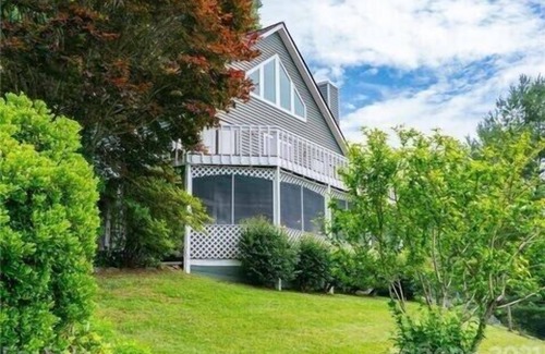 Burnsville Ski Chalet | Amazing Mountain Views at Blue Bird Cabin Come Enjoy Our Home
