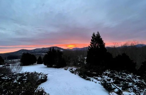 Afton House | Amazing Mountain Views, Hot Tub and Close to Wineries and Breweries