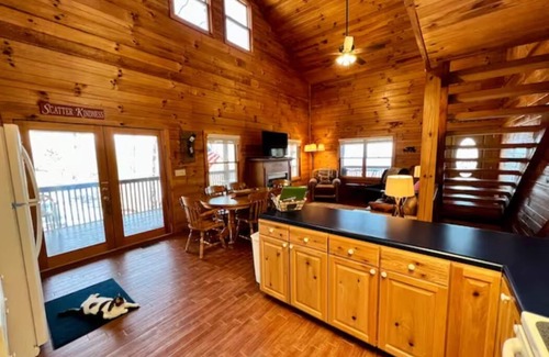 Whittier Cabin | Amazing Mountain View’s, hot tub, pool table, and near Great Smoky MTN Nat Park