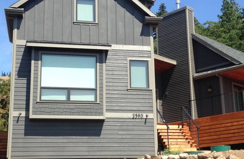 Hood River House | Amazing Mt. Hood and Valley Views at Ziphaus!